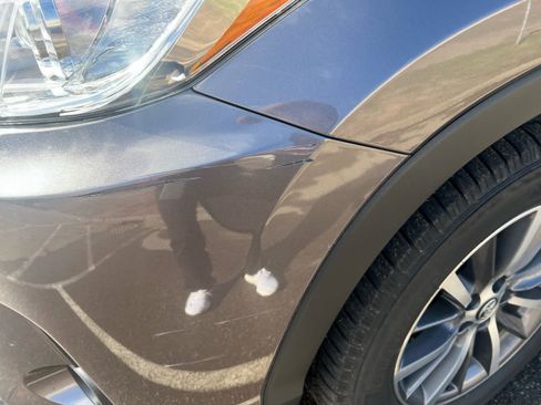 Used 2019 Toyota Highlander XLE image 3