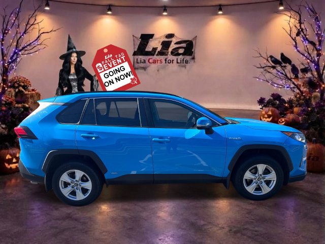 Used 2019 Toyota RAV4 LE w/ Carpet Mat Package AWD/4WD image 2