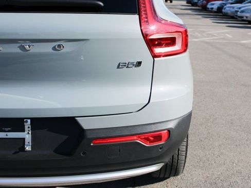 Used 2025 Volvo XC40 B5 Plus image 47