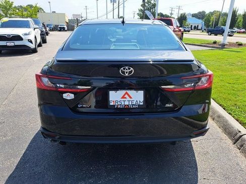 Used 2025 Toyota Camry SE w/ Convenience Package FWD image 9