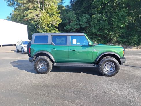 New 2025 Ford Bronco Outer Banks w/ Sasquatch Package image 2