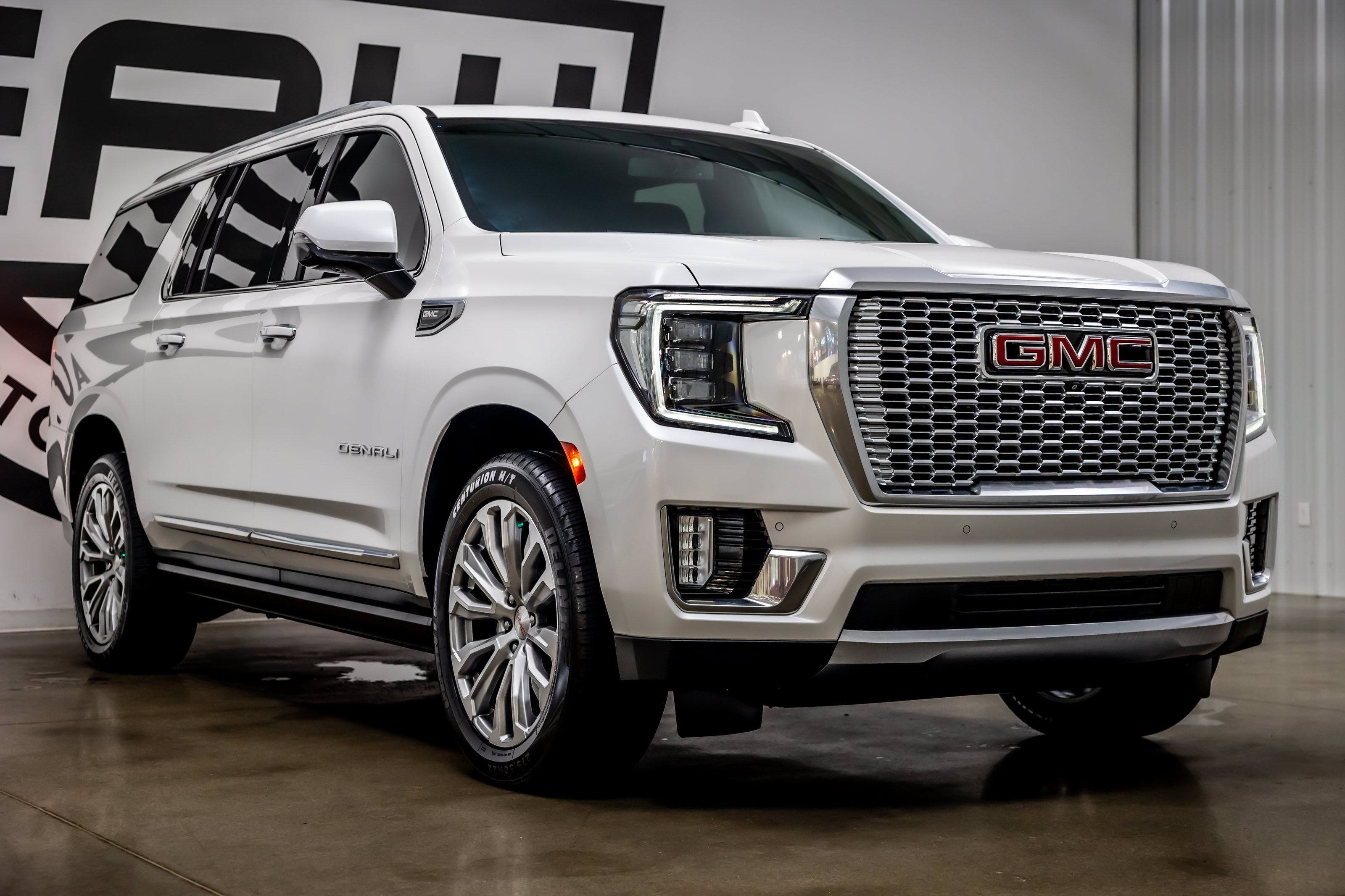 Used 2022 GMC Yukon XL Denali RWD image 27