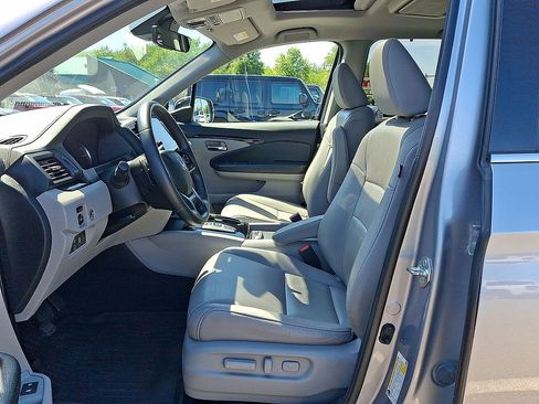 Used 2019 Honda Pilot Touring image 17