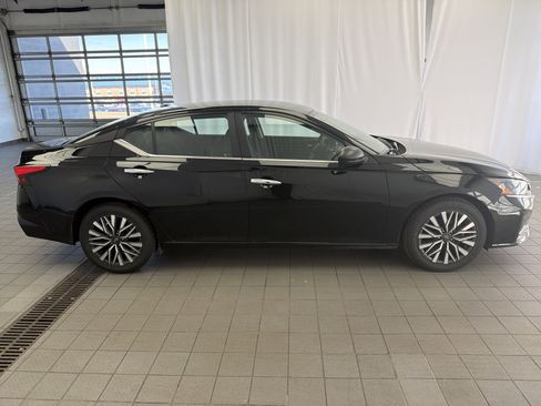 Used 2025 Nissan Altima 2.5 SV image 4