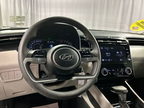 Used 2023 Hyundai Tucson SE image 13