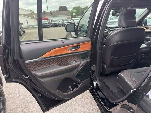 New 2026 Jeep Grand Cherokee Summit w/ Obsidian Package AWD/4WD image 10