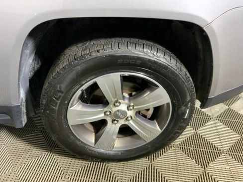 Used 2017 Jeep Compass High Altitude AWD/4WD image 12