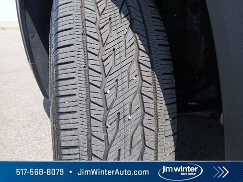 Used 2025 Buick Enclave Preferred AWD/4WD image 4