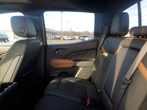 Used 2025 GMC Canyon AT4 w/ Technology Plus Package image 32