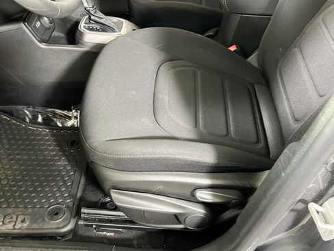 Used 2022 Jeep Renegade Latitude AWD/4WD image 19