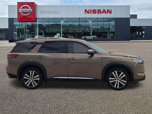 Used 2023 Nissan Pathfinder Platinum AWD/4WD image 8
