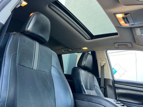 Used 2018 Toyota Highlander SE FWD image 21