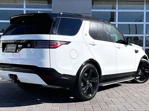 Used 2025 Land Rover Discovery Dynamic SE image 12