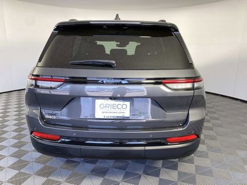 Used 2024 Jeep Grand Cherokee Altitude AWD/4WD image 7