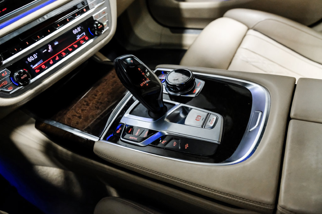 Used 2016 BMW 750i xDrive AWD/4WD image 33