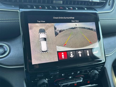 Used 2021 Jeep Grand Cherokee L Limited w/ Luxury Tech Group II image 26