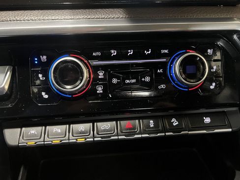Used 2023 GMC Sierra 1500 Denali w/ Technology Package AWD/4WD image 15