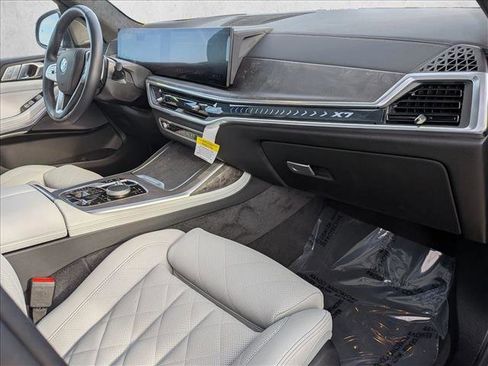 Used 2026 BMW X7 xDrive40i image 25