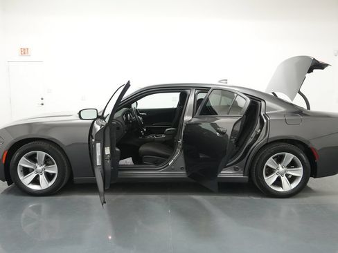 Used 2016 Dodge Charger SXT RWD image 22