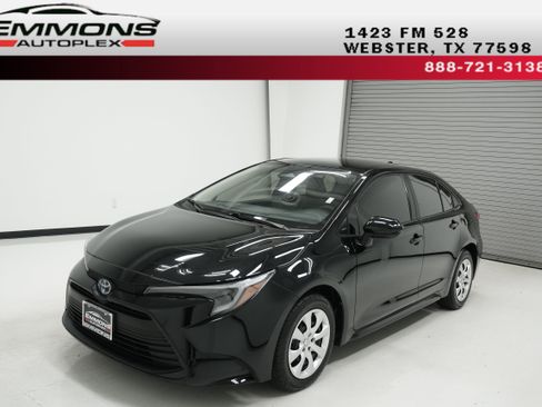 Used 2024 Toyota Corolla LE FWD image 1
