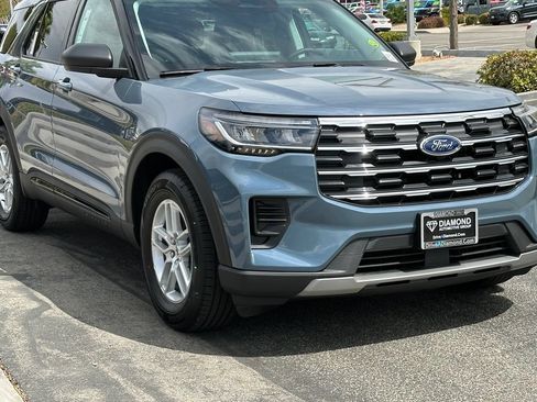 New 2026 Ford Explorer Active RWD image 11