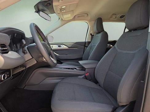 Used 2025 Ford Explorer Active AWD/4WD image 15