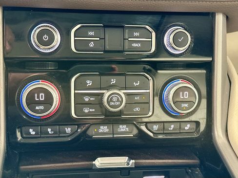 Used 2021 GMC Yukon XL Denali w/ Denali Ultimate Package AWD/4WD image 18