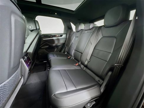 New 2026 Porsche Cayenne Base image 24