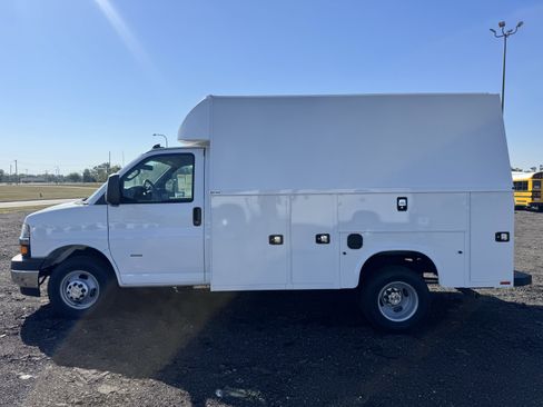 New 2025 Chevrolet Express 3500 w/ Power Convenience Package image 8