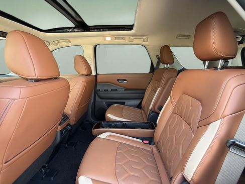 New 2026 Nissan Pathfinder Platinum AWD/4WD image 15