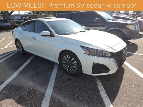 Used 2023 Nissan Altima 2.5 SV w/ SV Premium Package FWD image 1