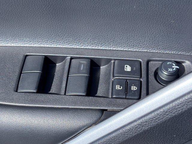 Used 2025 Toyota Corolla Cross LE w/ Moonroof Package AWD/4WD image 19