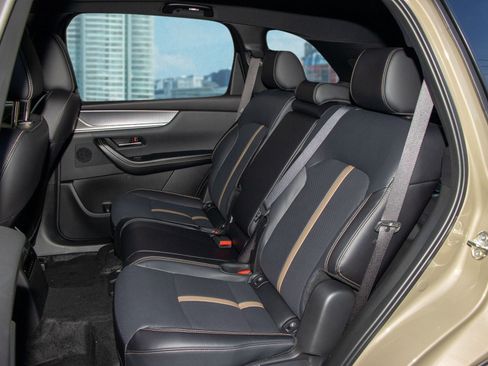 New 2025 MAZDA CX-70 Plug-In Hybrid w/ Premium Plus image 7