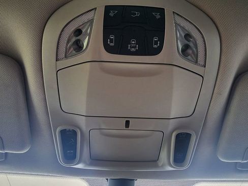 Used 2023 Chrysler Pacifica Limited FWD image 45