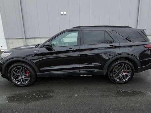 Used 2025 Ford Explorer ST-Line w/ ST-Line Street Pack image 5