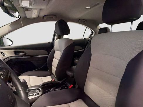Used 2013 Chevrolet Cruze LS FWD image 17