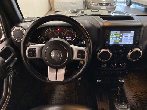 Used 2017 Jeep Wrangler Unlimited Rubicon image 11
