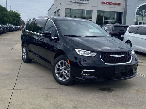New 2026 Chrysler Pacifica Select AWD/4WD image 21