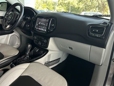 Used 2020 Jeep Compass Limited image 34