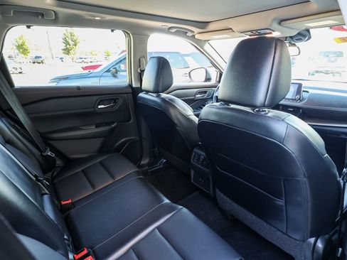 Used 2023 Nissan Rogue SV w/ SV Premium Package image 21