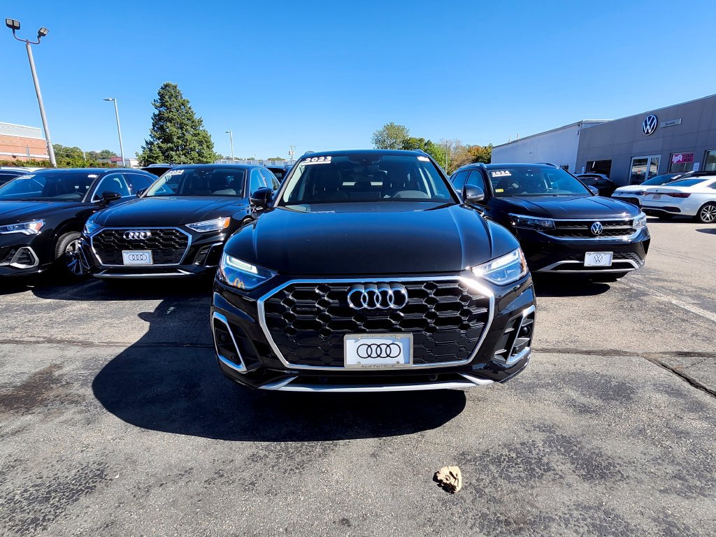 Used 2023 Audi Q5 2.0T Premium Plus w/ Premium Plus Package AWD/4WD image 2