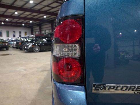 Used 2009 Ford Explorer XLT image 40