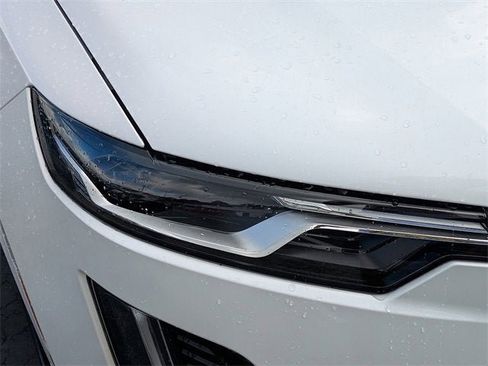 New 2025 Cadillac XT6 Luxury image 9