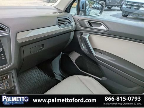 Used 2021 Volkswagen Tiguan SE w/ Panoramic Sunroof Package FWD image 17
