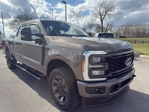 Used 2023 Ford F250 Lariat w/ Sport Appearance Package image 3