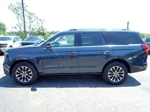 Used 2025 Ford Expedition Platinum AWD/4WD image 2
