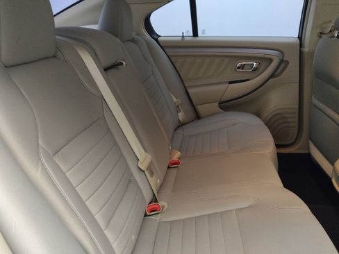 Used 2018 Ford Taurus SE FWD image 19