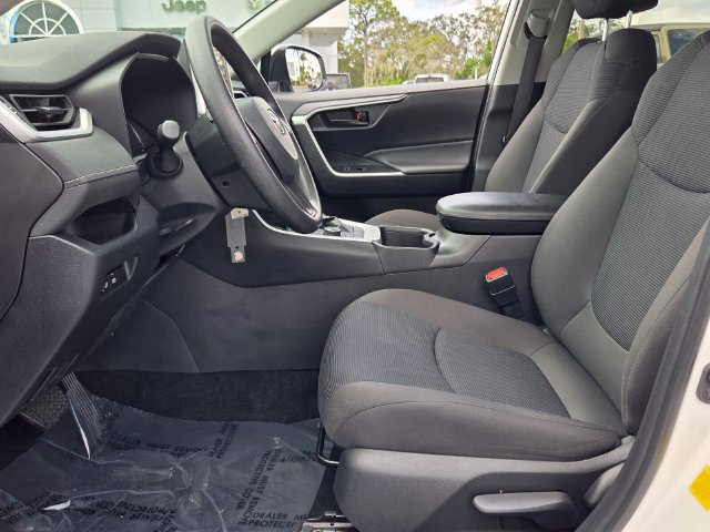 Used 2024 Toyota RAV4 LE AWD/4WD image 10