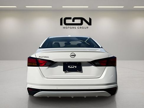 Used 2025 Nissan Altima 2.5 SV FWD image 4