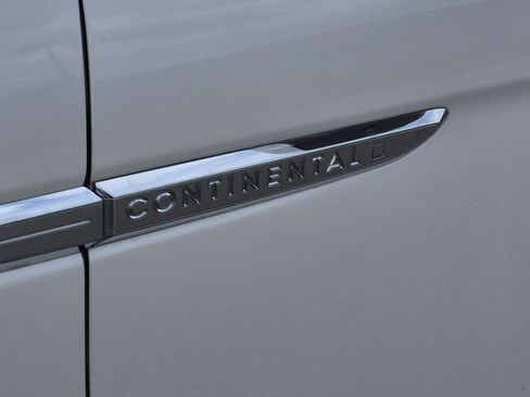 Used 2017 Lincoln Continental Reserve FWD image 13